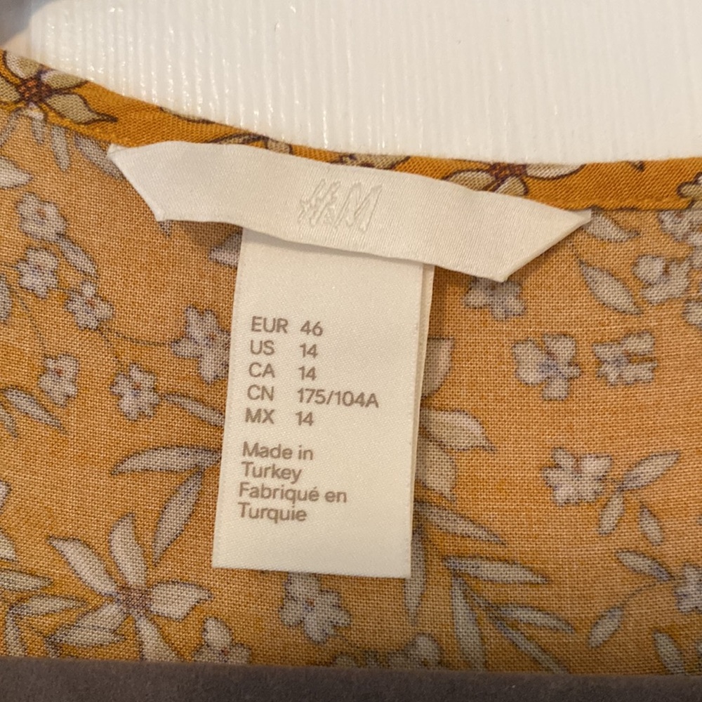Floral Top - Picture 3 of 5